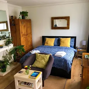  Homestay Burgess Park Homes - Near Central