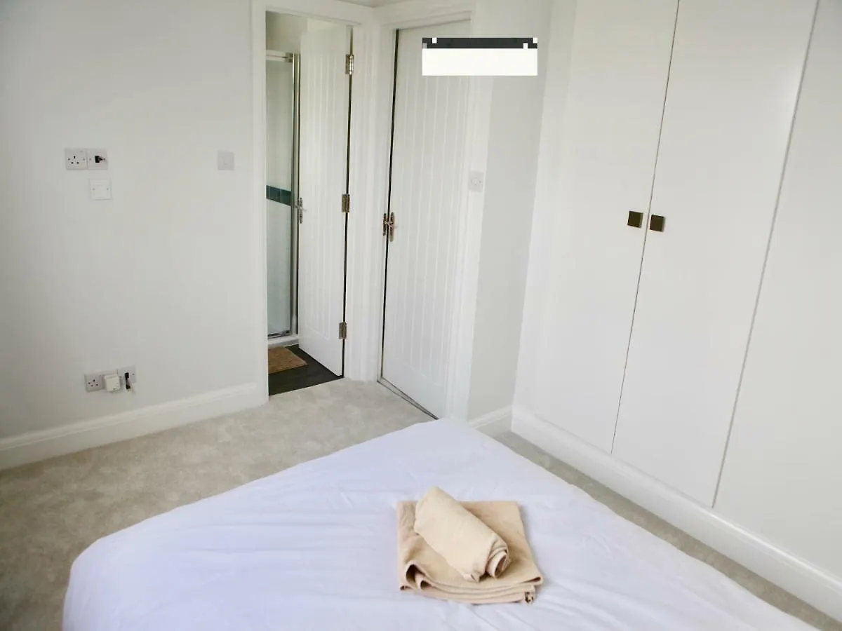 Cosy Room Near Westfield Stratford London 0*,
